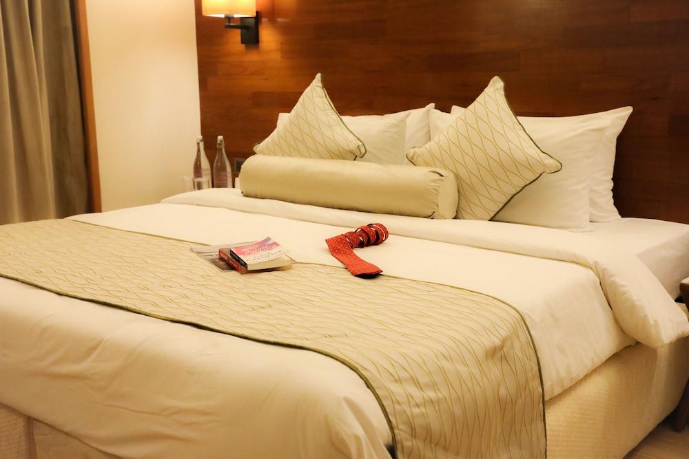 โรงแรมดิ ออร์คิด ปูเน ปูเน่ ภายนอก รูปภาพ A bed runner